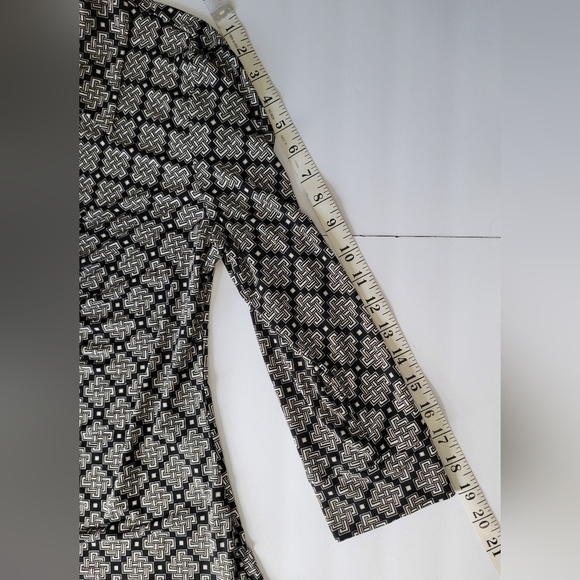 Laundry By Shelli Segal Black & White Geometric Design Button Down Shirt - Picture 5 of 7